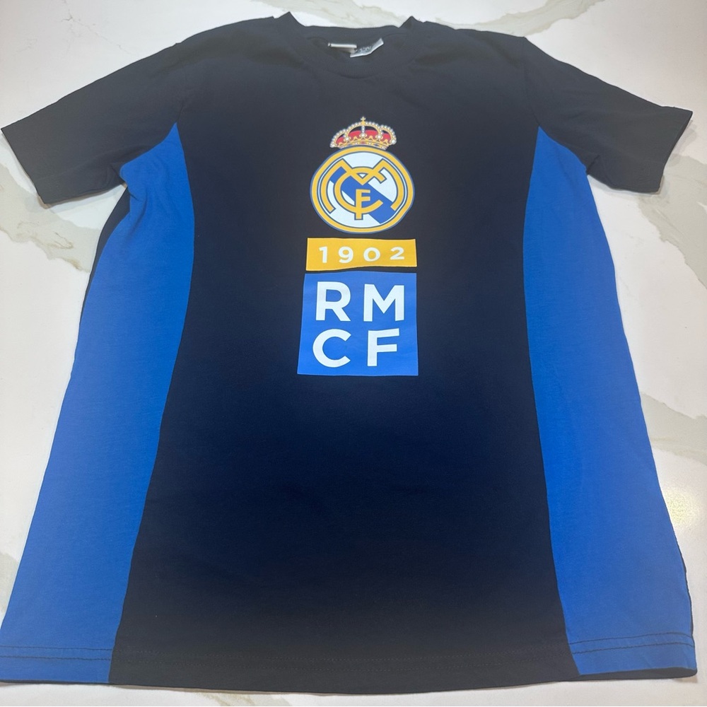 Real Madrid Graphic T-Shirt Boys Size 11-12 Years